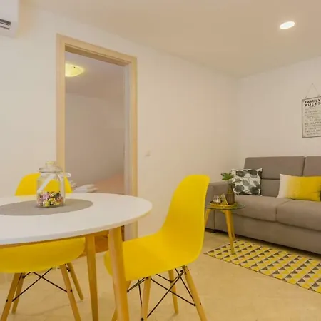 Ivo Apartament *