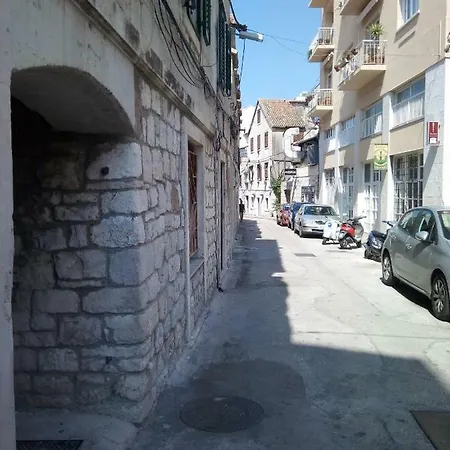 Ivo Apartament *